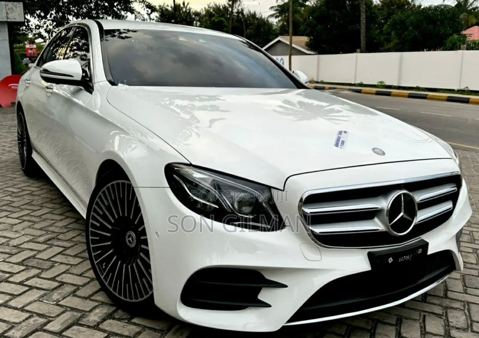 Mercedes-Benz E200 2017 Pearl