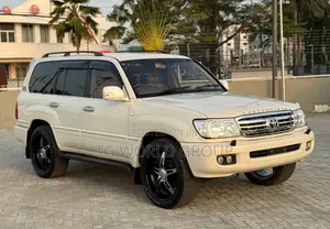 Toyota Land Cruiser 2001 White