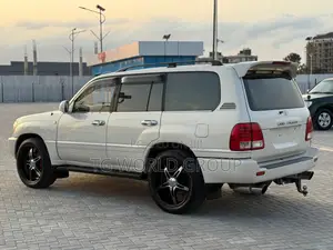 Toyota Land Cruiser 2001 White