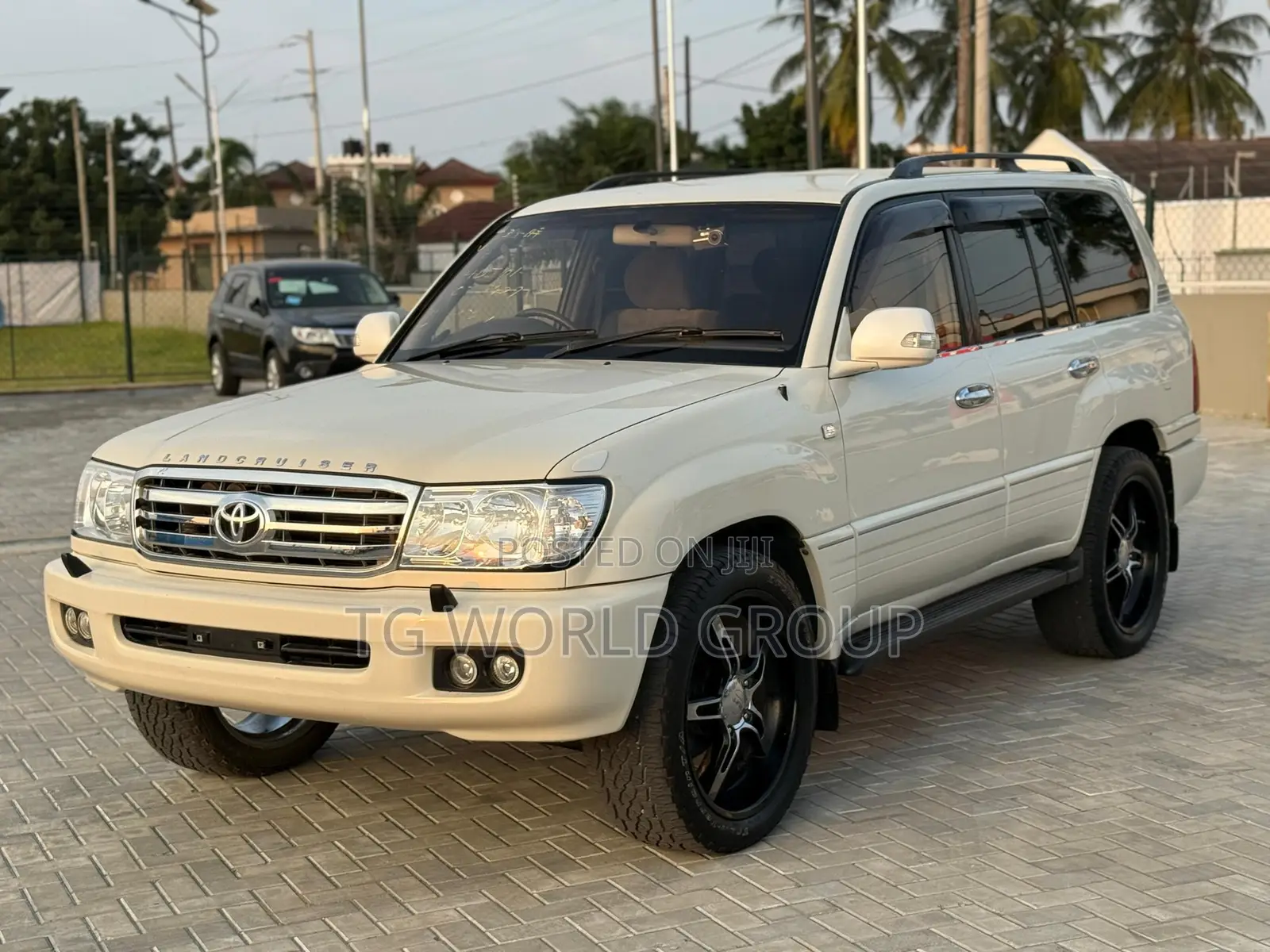 Toyota Land Cruiser 2001 White