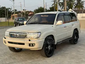 Toyota Land Cruiser 2001 White
