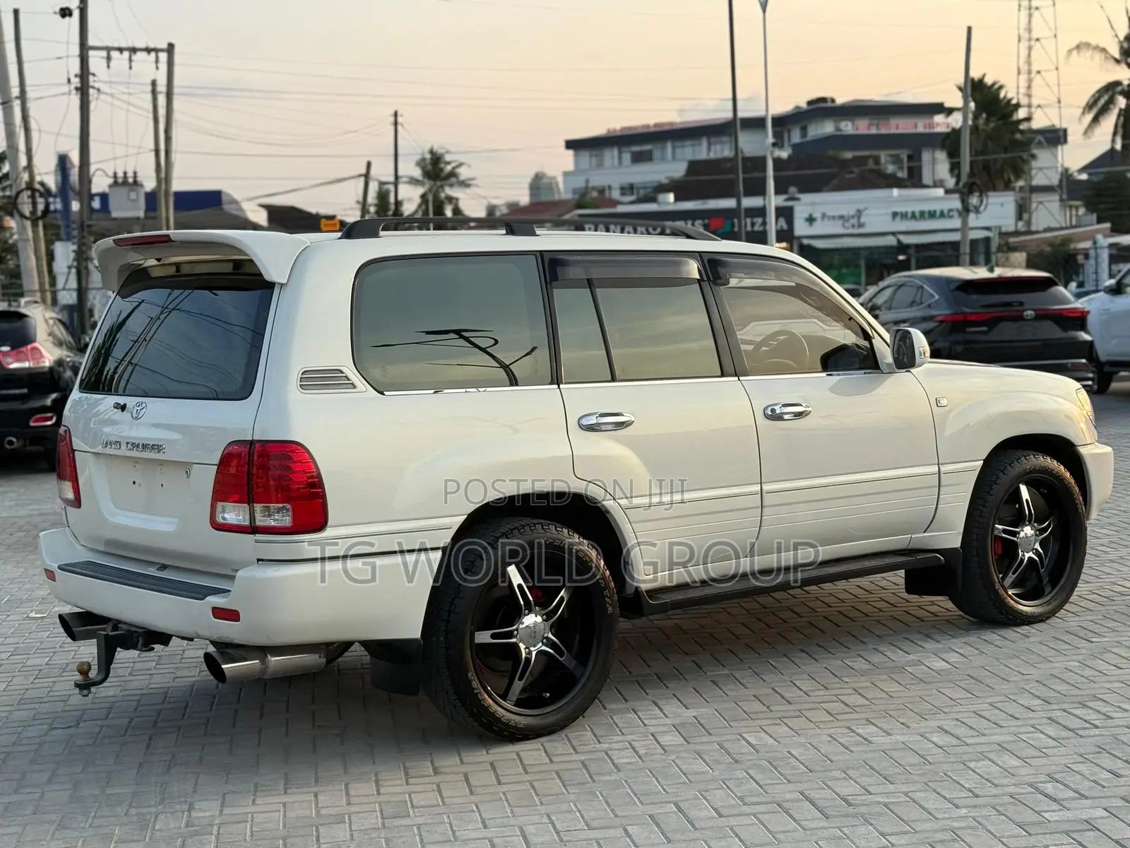 Toyota Land Cruiser 2001 White