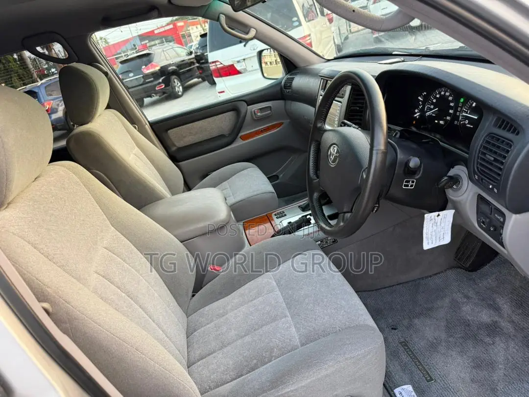 Toyota Land Cruiser HDJ 100 2005 Silver