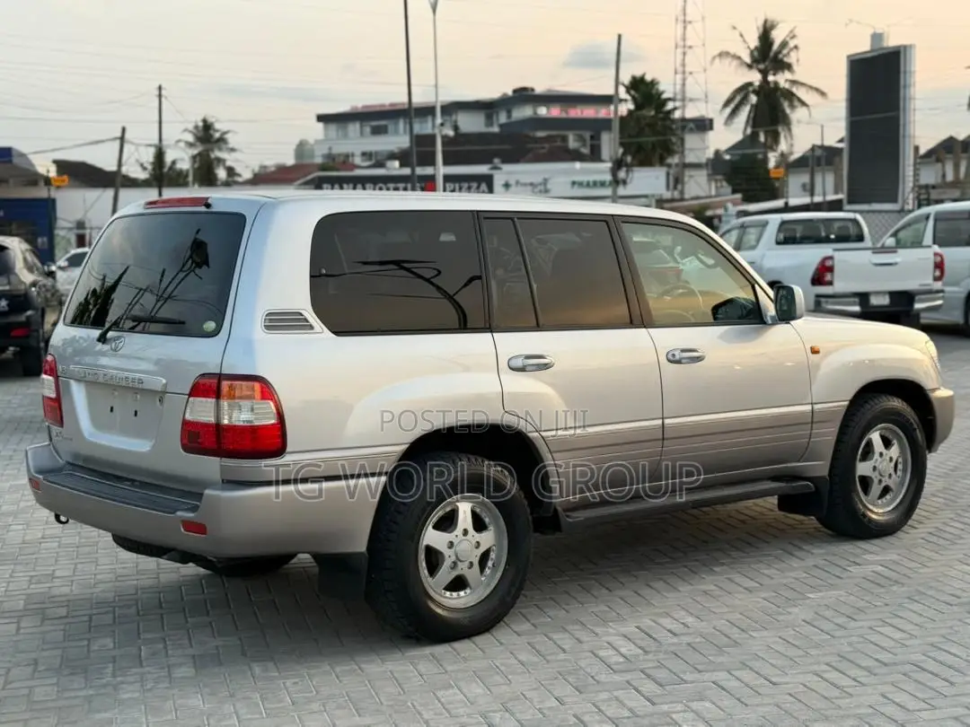 Toyota Land Cruiser HDJ 100 2005 Silver
