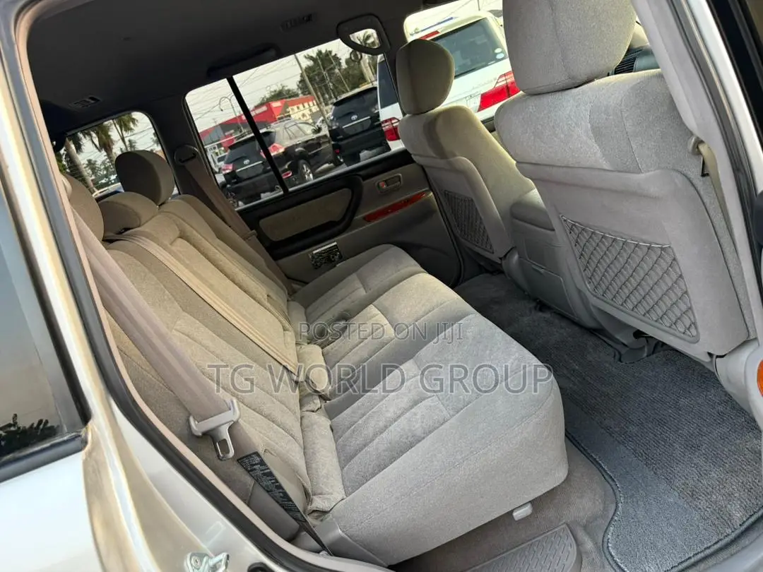 Toyota Land Cruiser HDJ 100 2005 Silver