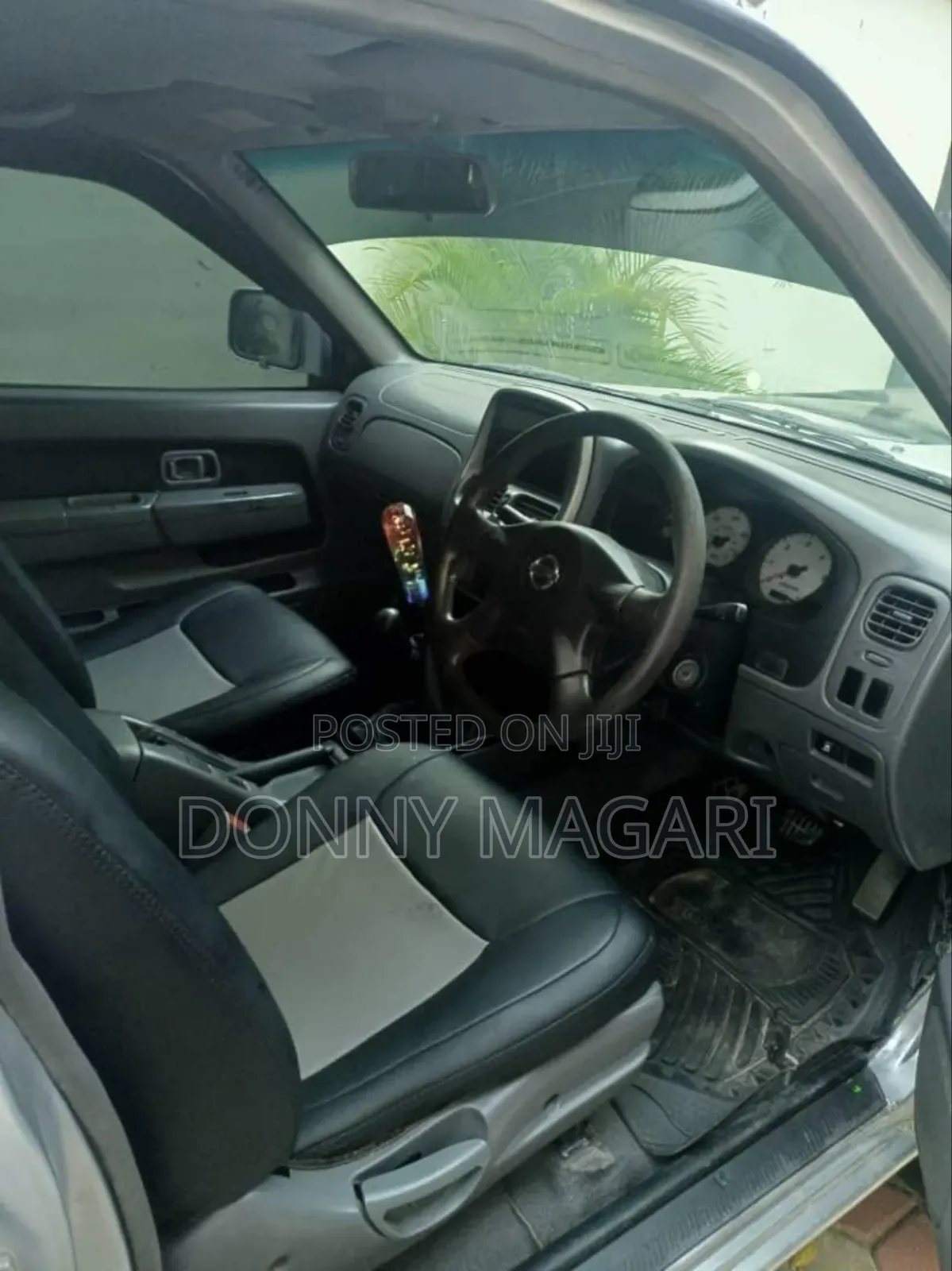 Nissan Hardbody 2010 Gray