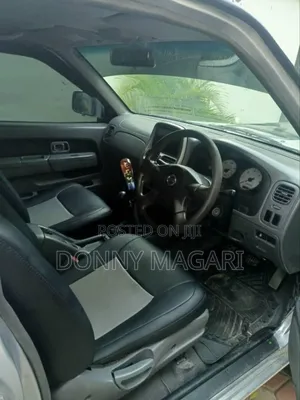 Nissan Hardbody 2010 Gray