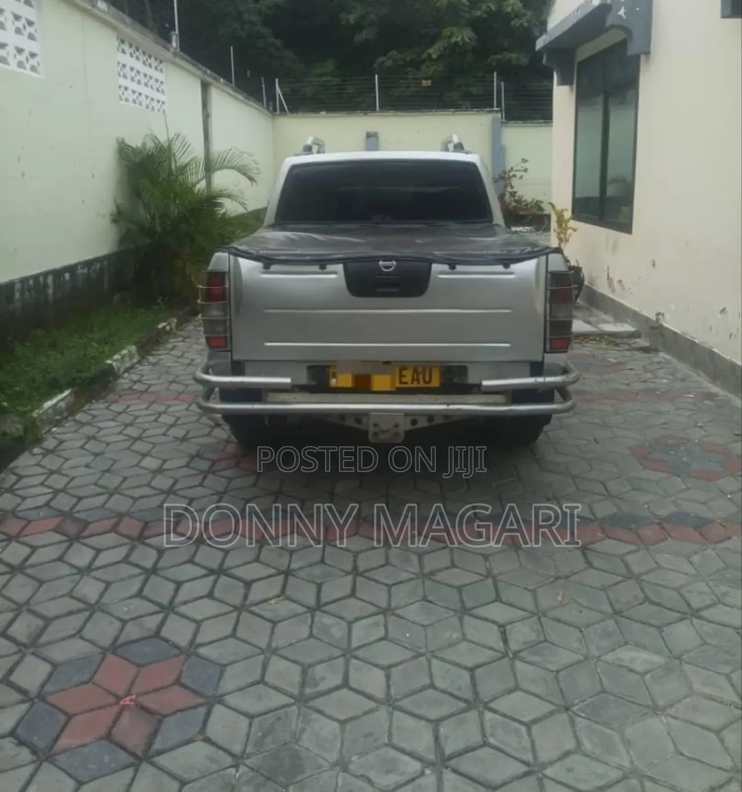 Nissan Hardbody 2010 Gray