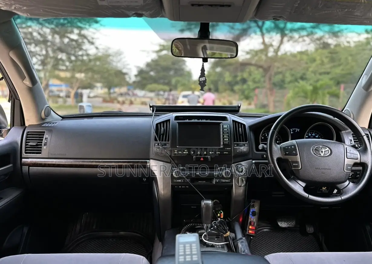 Toyota Land Cruiser 2009 Silver