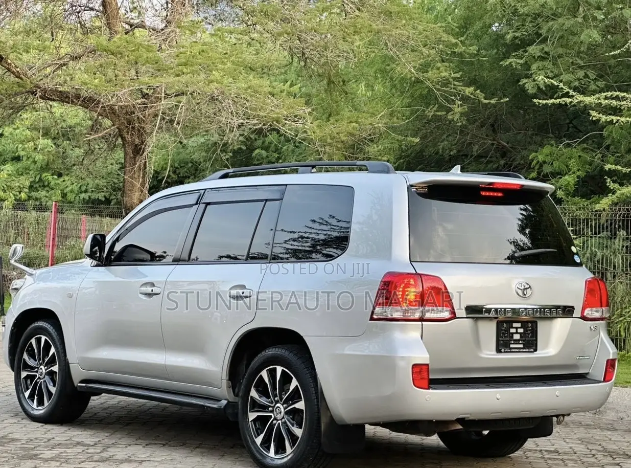 Toyota Land Cruiser 2009 Silver