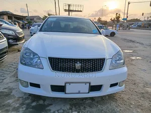 Photo - Toyota Crown 2006 White