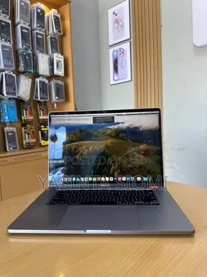 Laptop Apple MacBook Pro 2018 16GB Intel Core I7 SSD 256GB