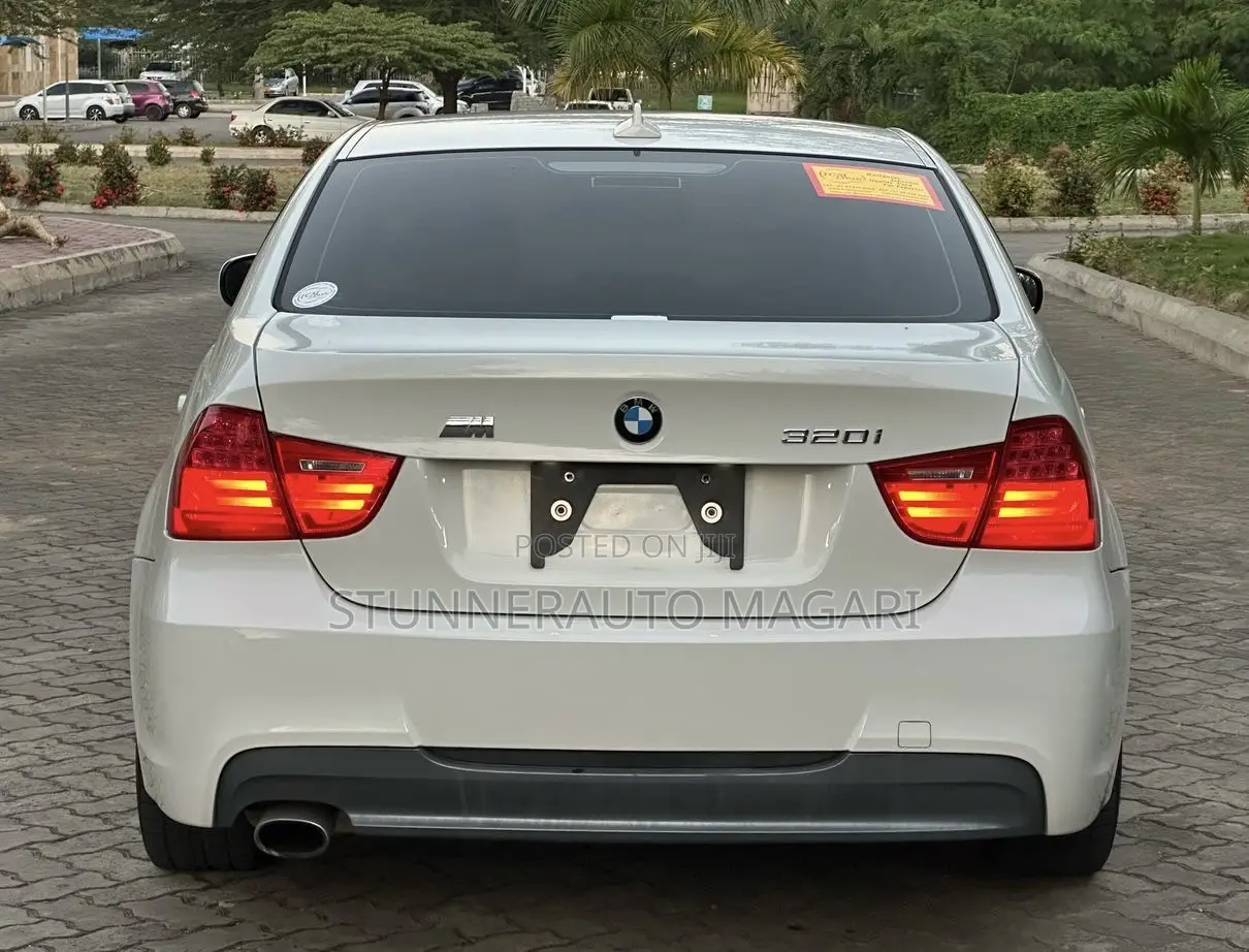 BMW 3 Series 2010 White