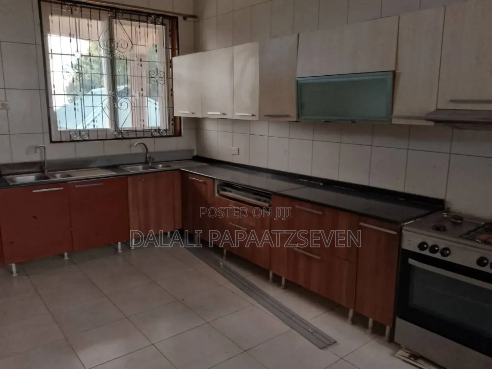 5bdrm House in Dalalipapaatzseven, Bunju for rent
