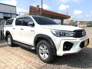 Toyota Hilux 2020 White