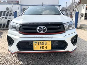 Toyota Hilux 2020 White