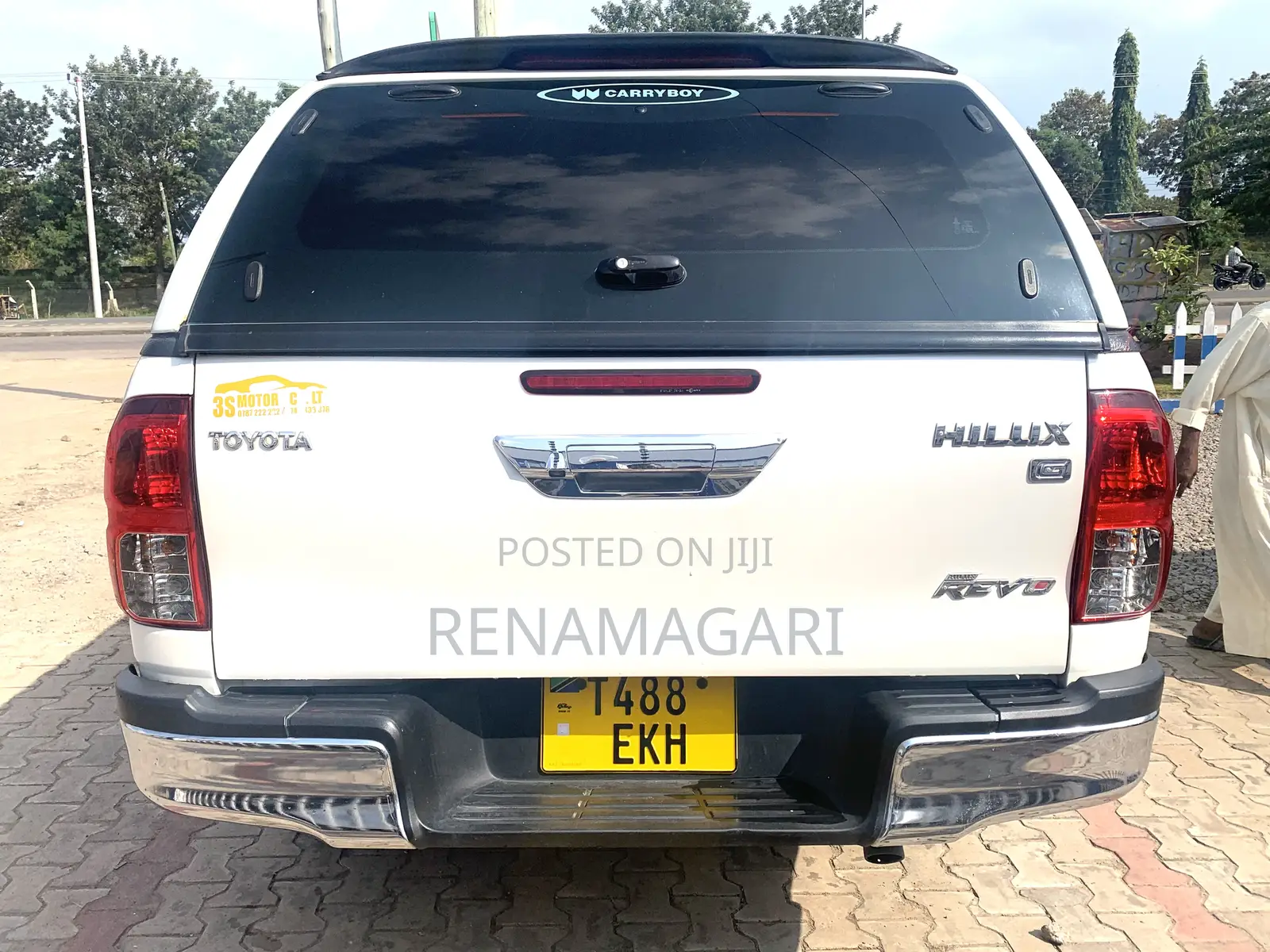 Toyota Hilux 2020 White