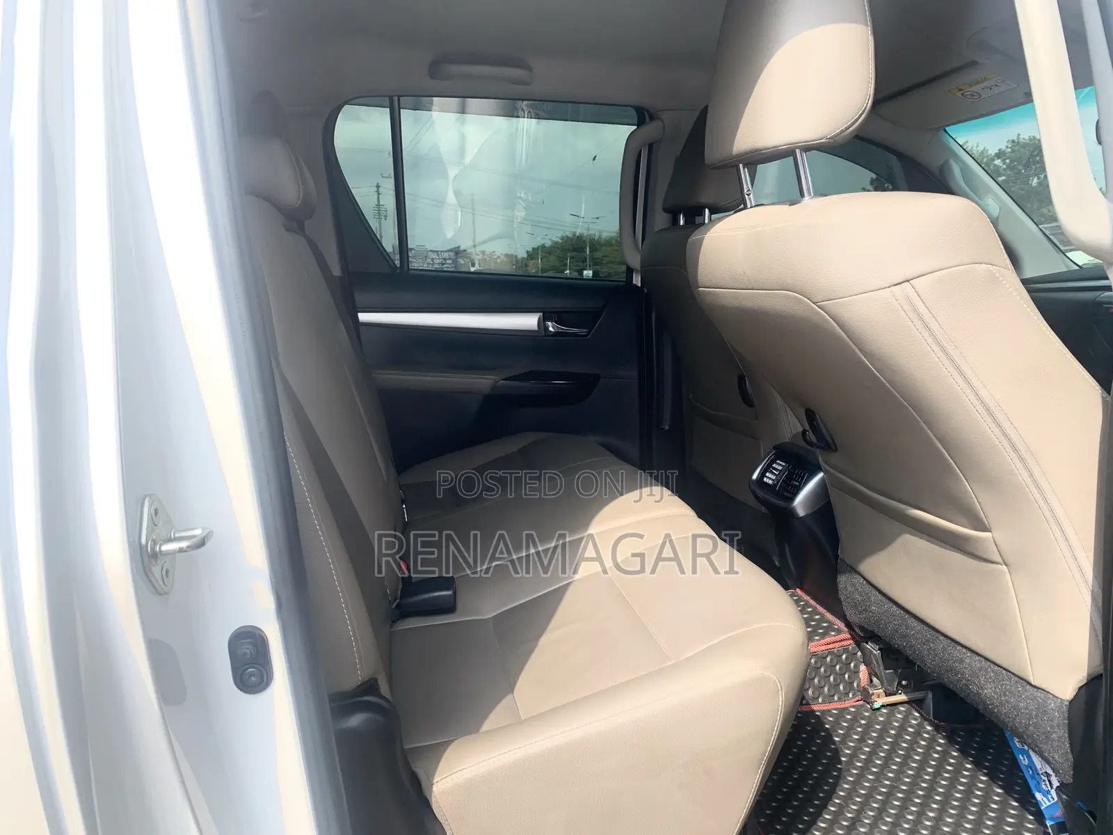 Toyota Hilux 2020 White