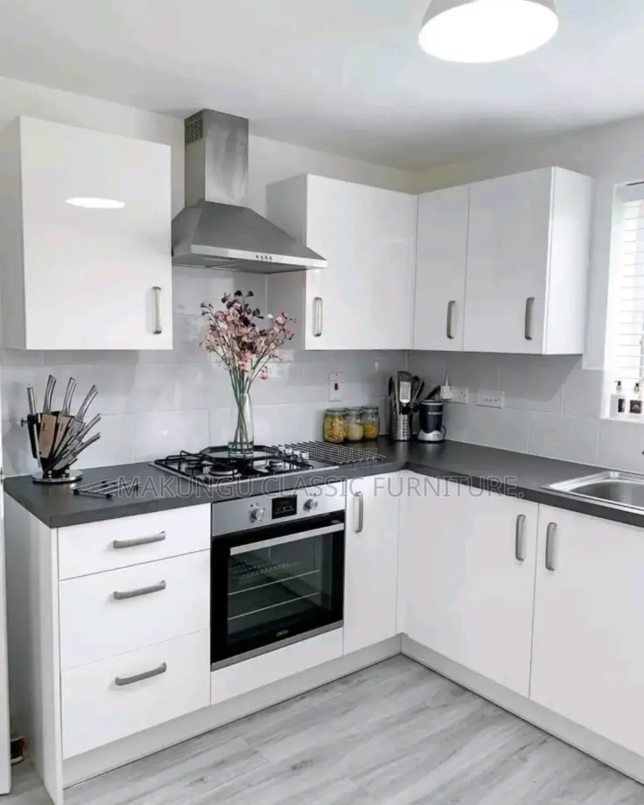 Kitchen Cabinet/Compound Rangi Ni Nyeupe