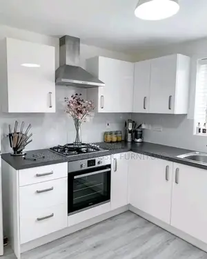 Kitchen Cabinet/Compound Rangi Ni Nyeupe