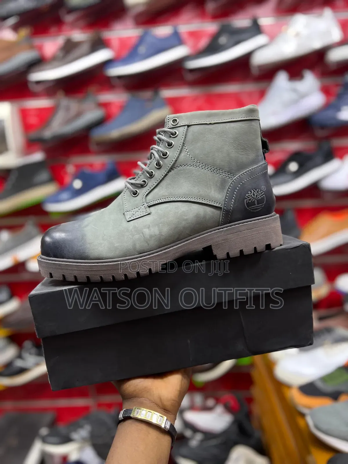 Men's Timberlands With High Cuttings Completely Durable