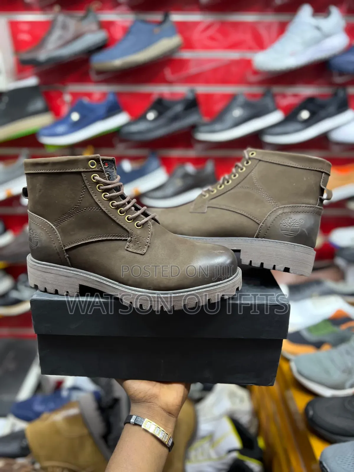Men's Timberlands With High Cuttings Completely Durable