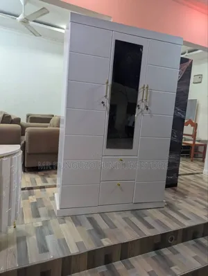 Kabati Milango Mitatu Very Clean 
