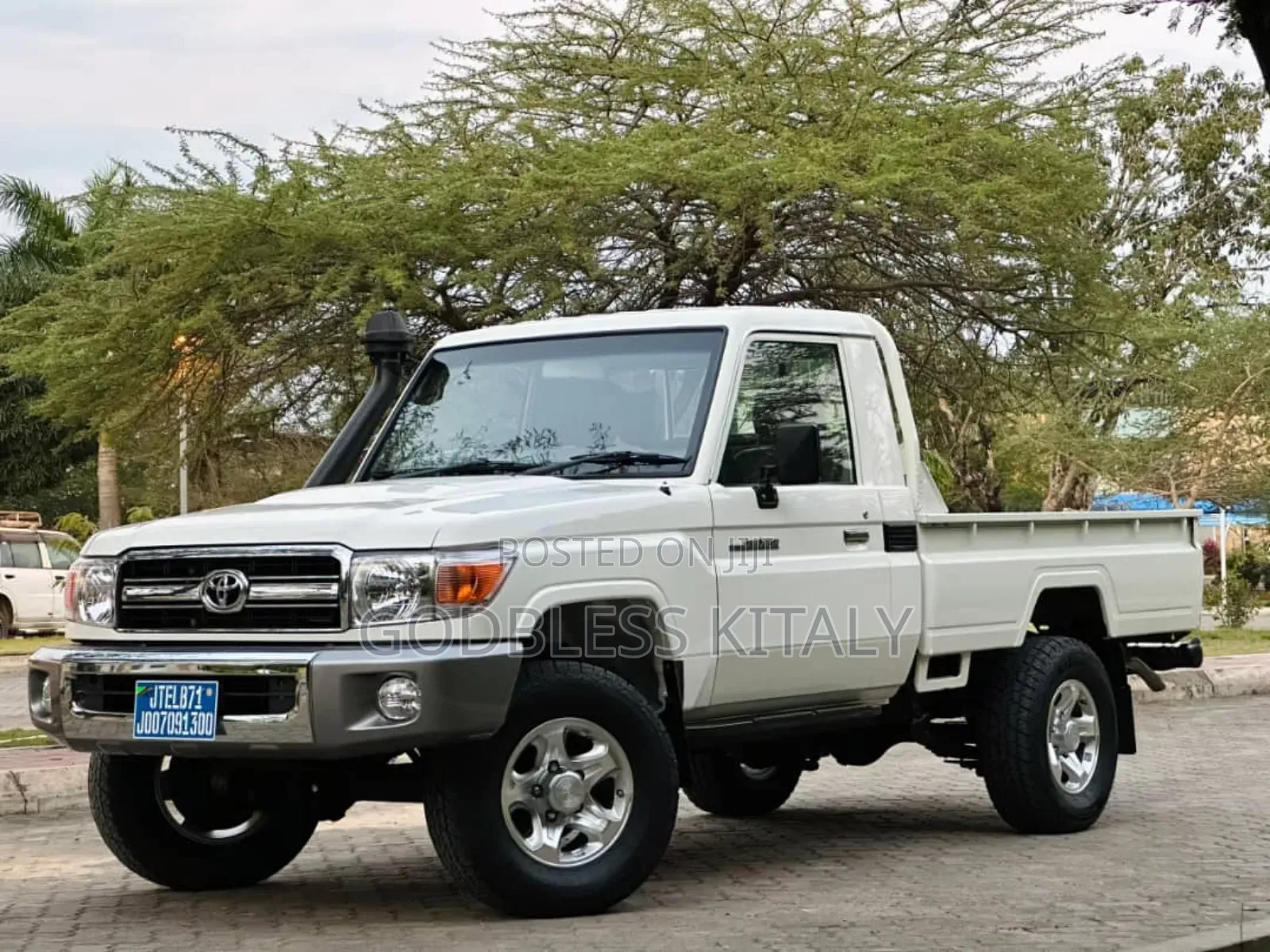 Toyota Land Cruiser 2013 White