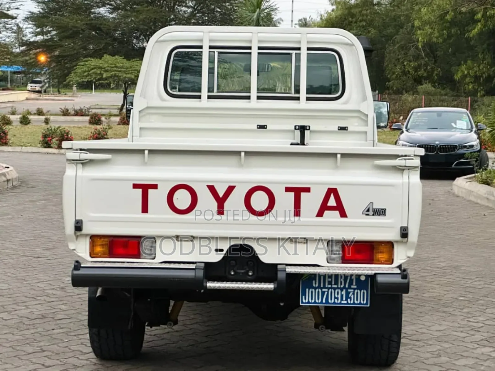 Toyota Land Cruiser 2013 White