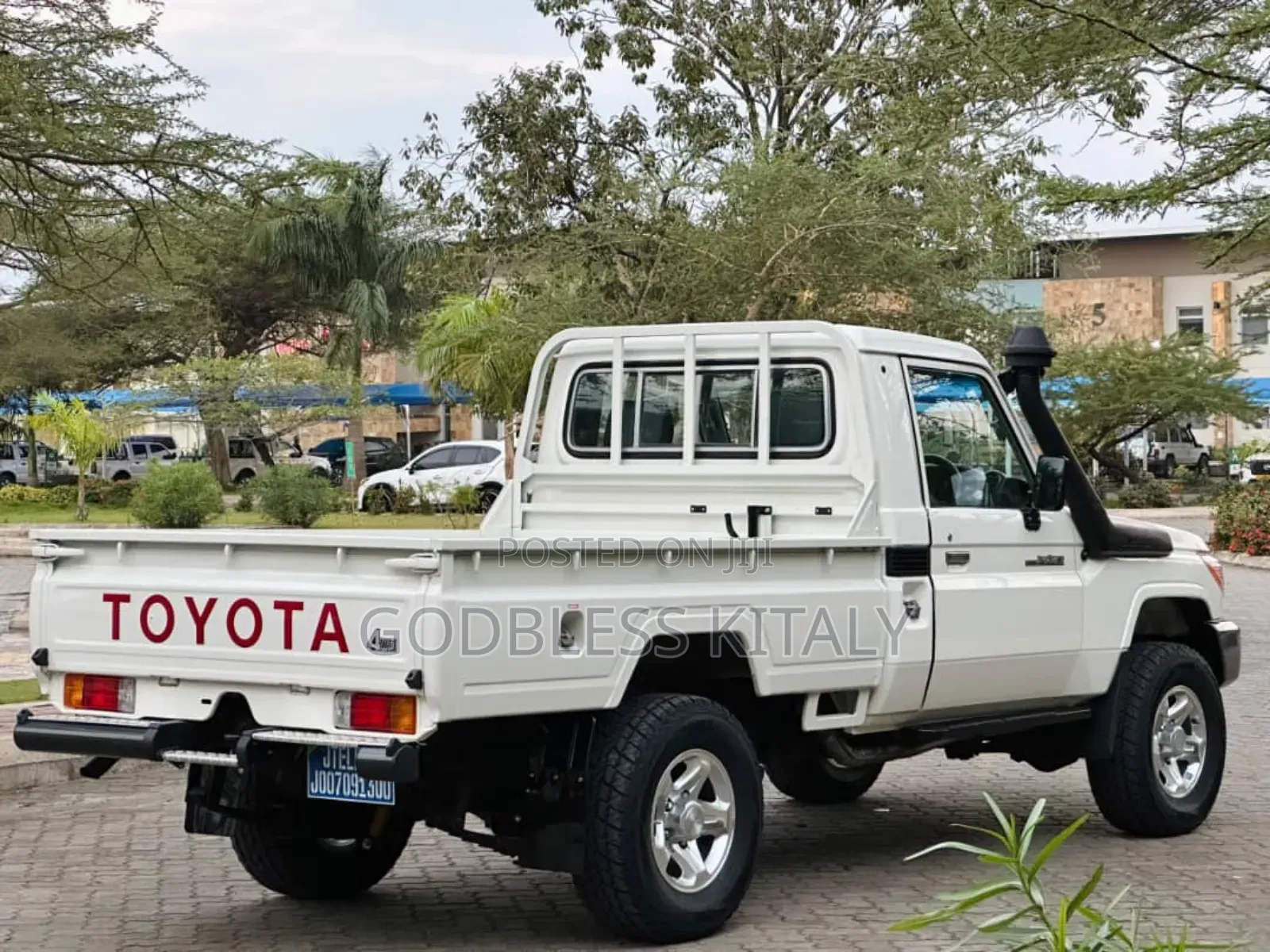 Toyota Land Cruiser 2013 White