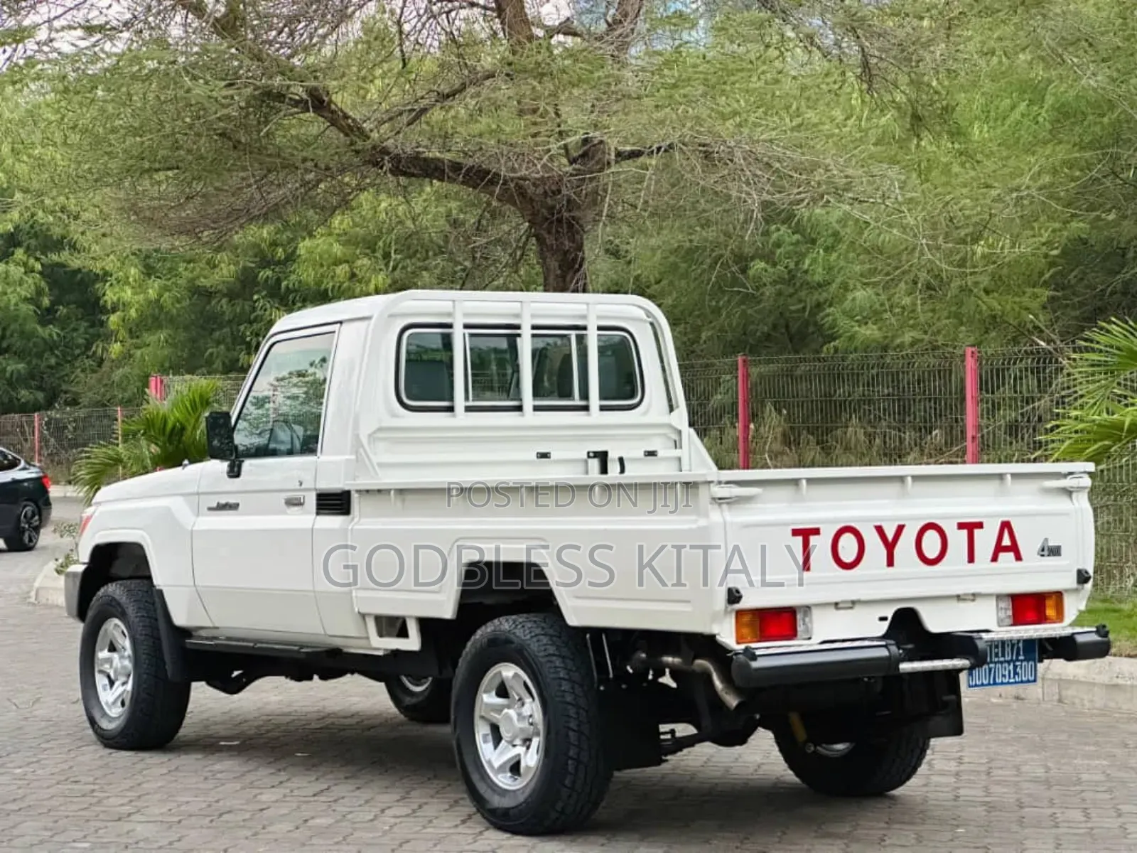 Toyota Land Cruiser 2013 White