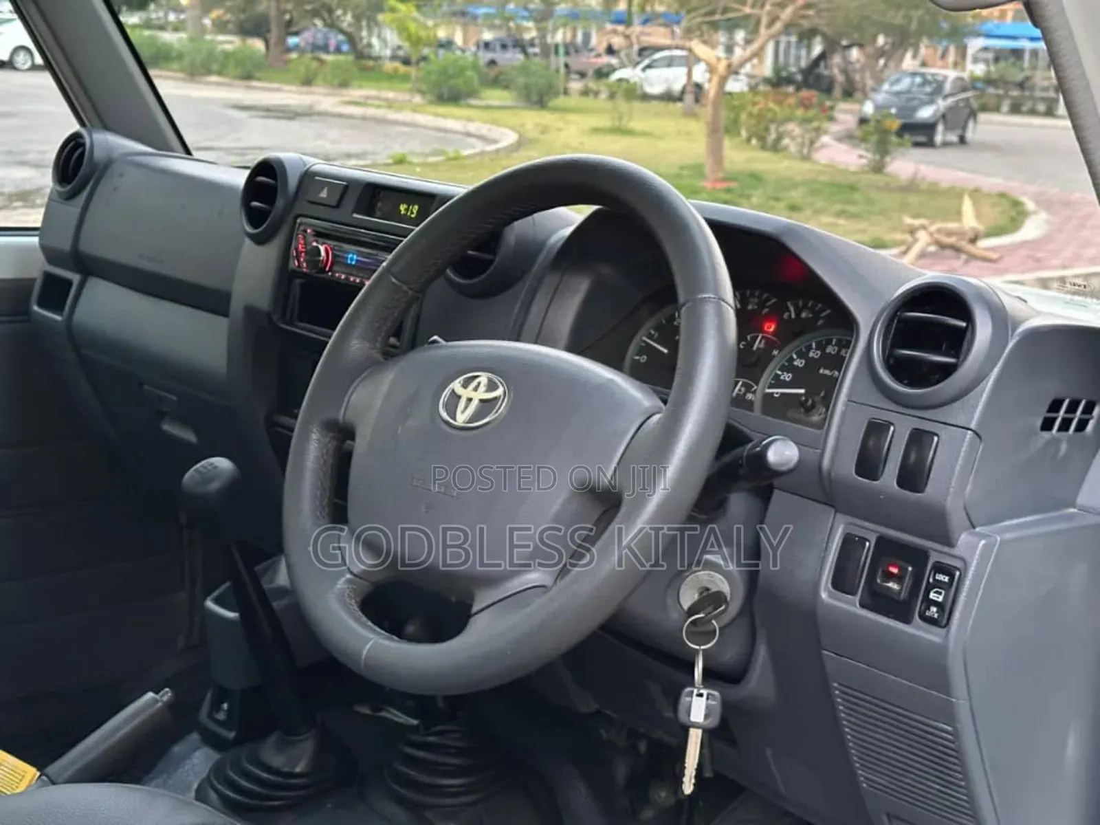 Toyota Land Cruiser 2013 White
