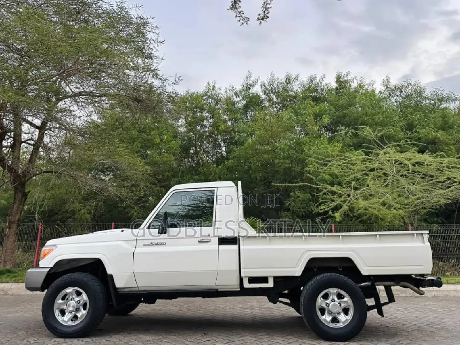 Toyota Land Cruiser 2013 White