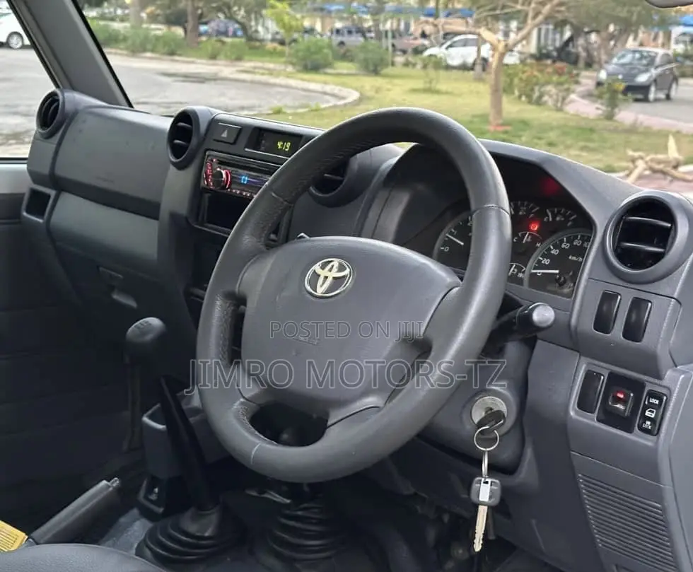 Toyota Land Cruiser 2013 White