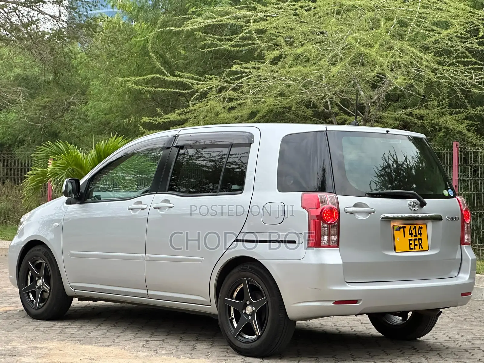 Toyota Raum 2008 Silver
