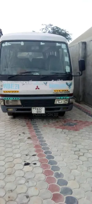 Mitsubishi Fuso Rosa 2000 White