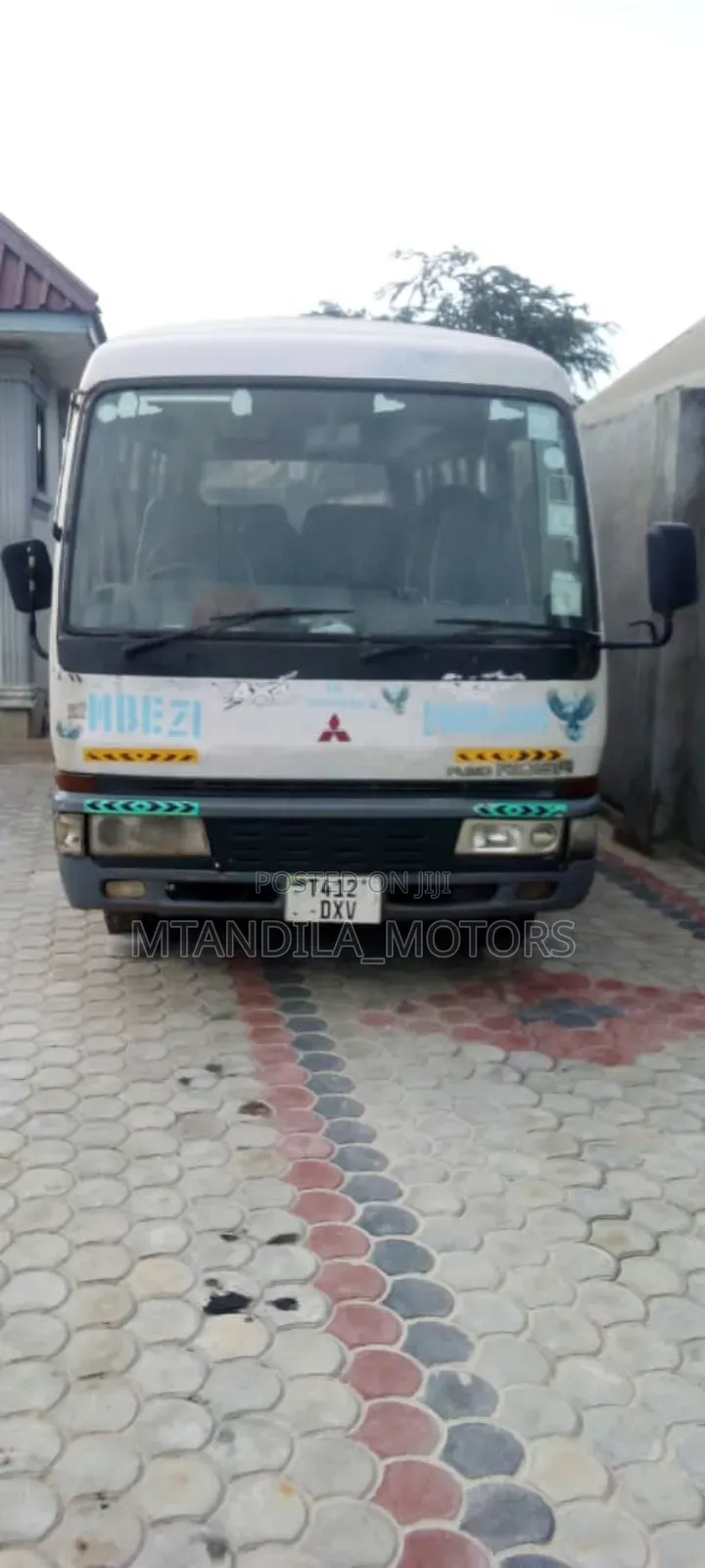 Mitsubishi Fuso Rosa 2000 White