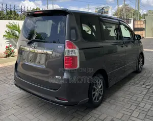 Toyota Noah 2008 Gray
