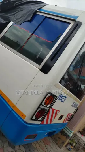 Mitsubishi Fuso Rosa 1998 White