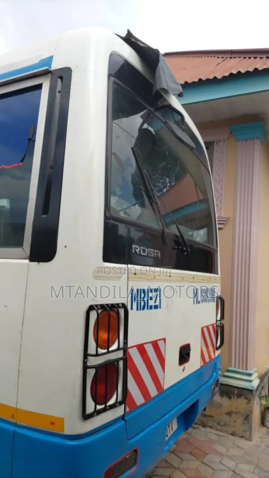 Mitsubishi Fuso Rosa 1998 White
