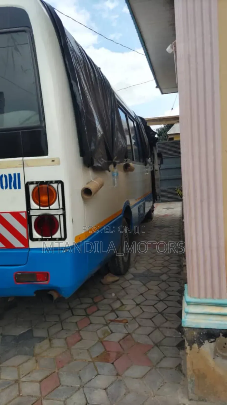 Mitsubishi Fuso Rosa 1998 White