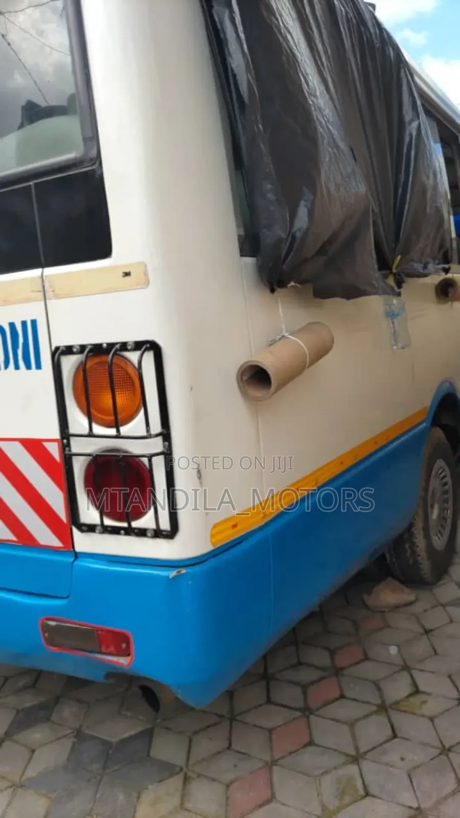 Mitsubishi Fuso Rosa 1998 White