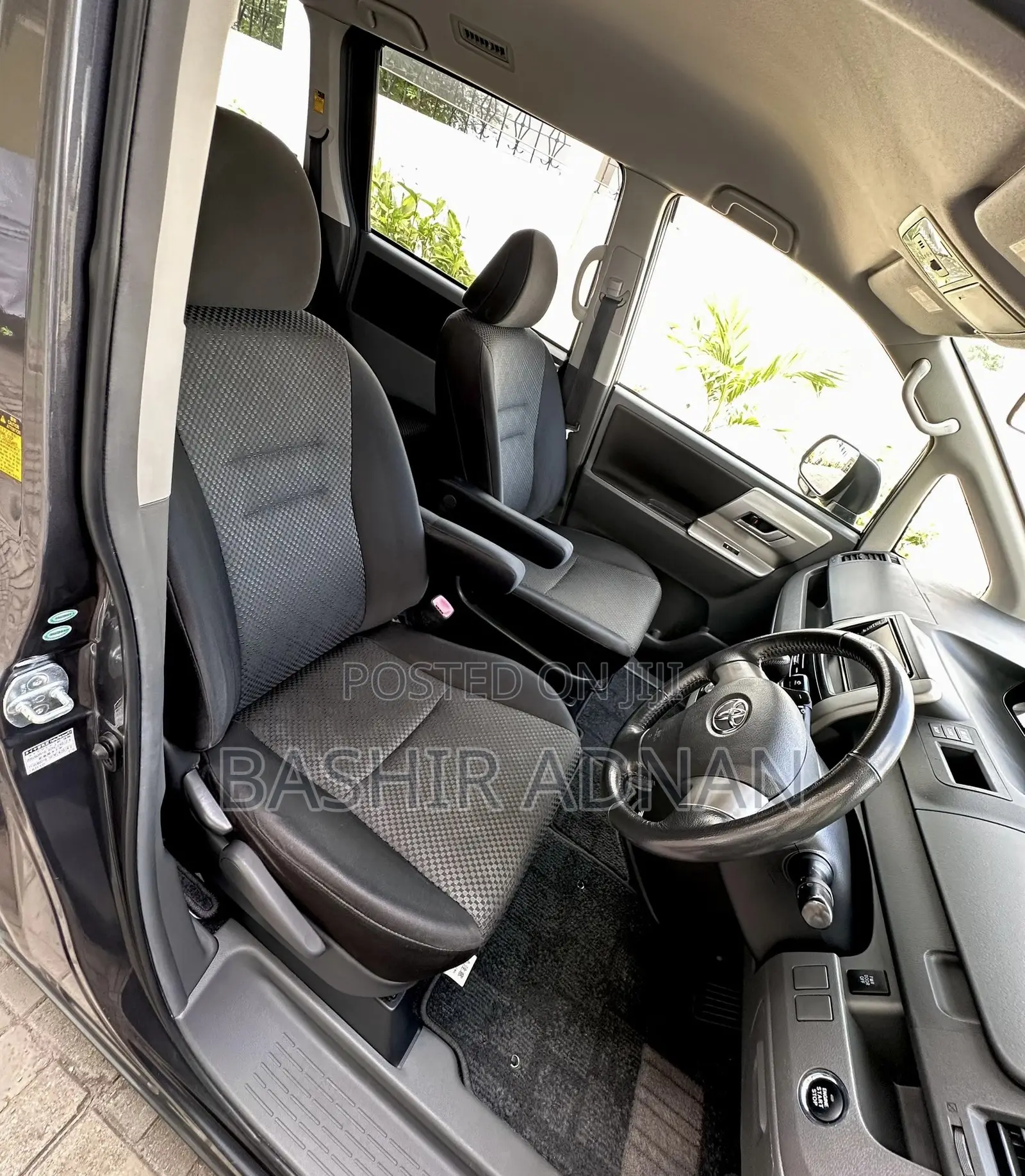 Toyota Noah 2.0 143hp FWD (8 Seater) 2009 Gray