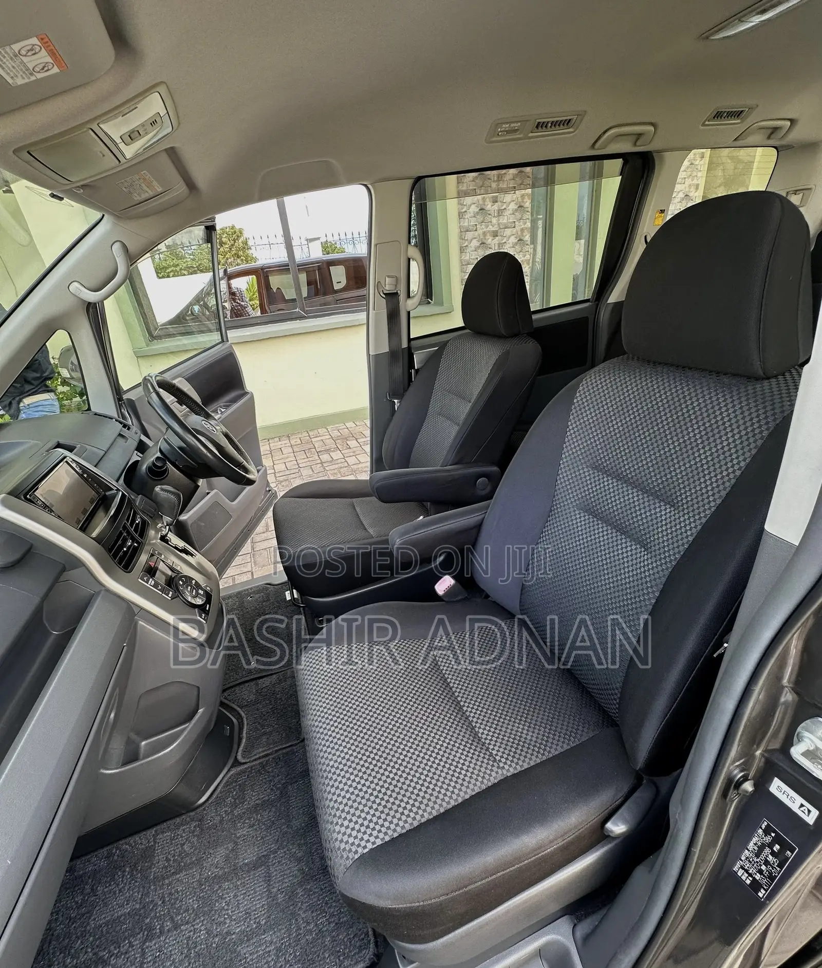 Toyota Noah 2.0 143hp FWD (8 Seater) 2009 Gray
