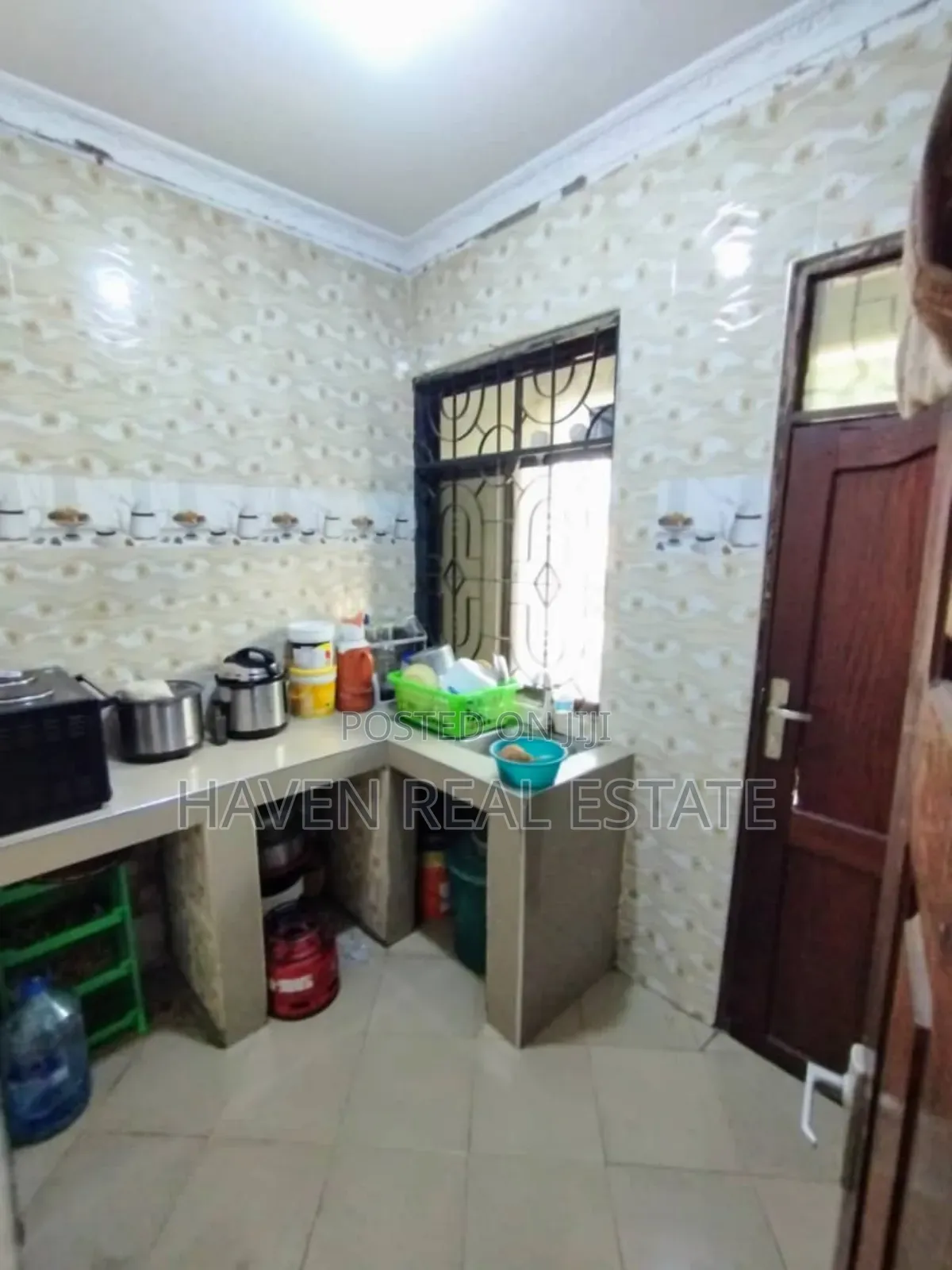 6bdrm House in Ukonga for sale