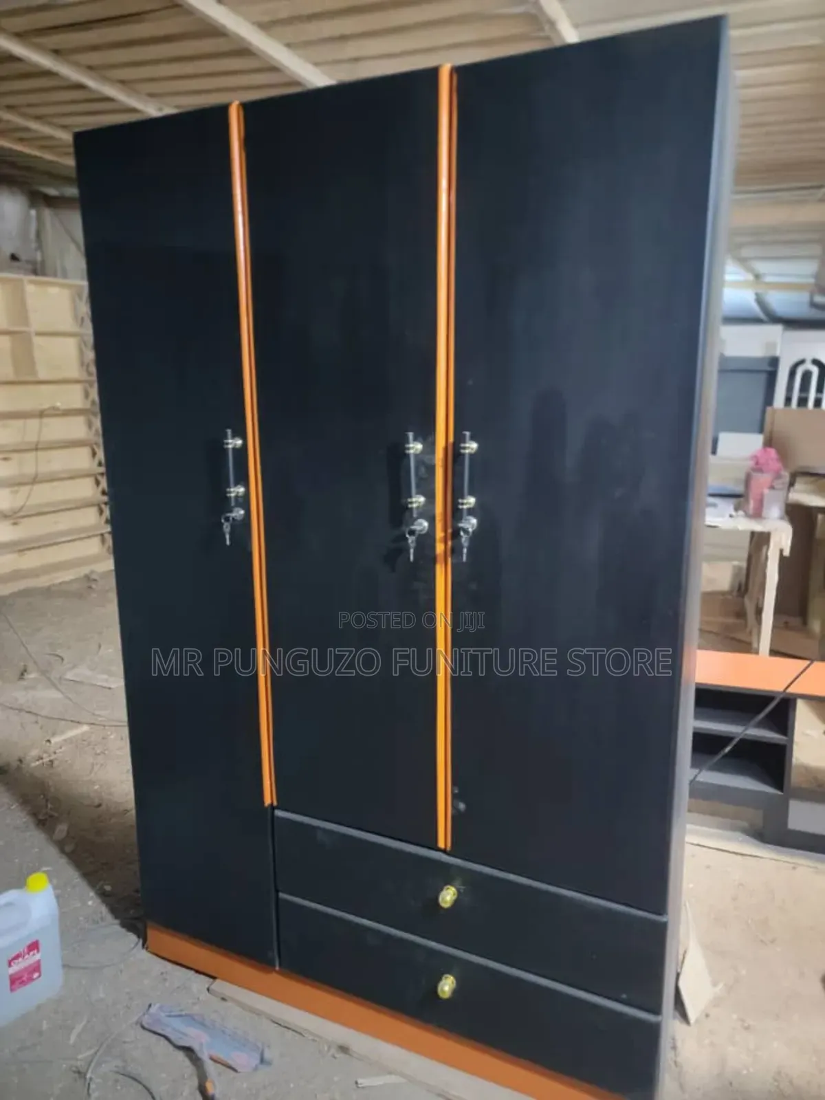 Kabati Milango Mitatu Black Alina Kioo