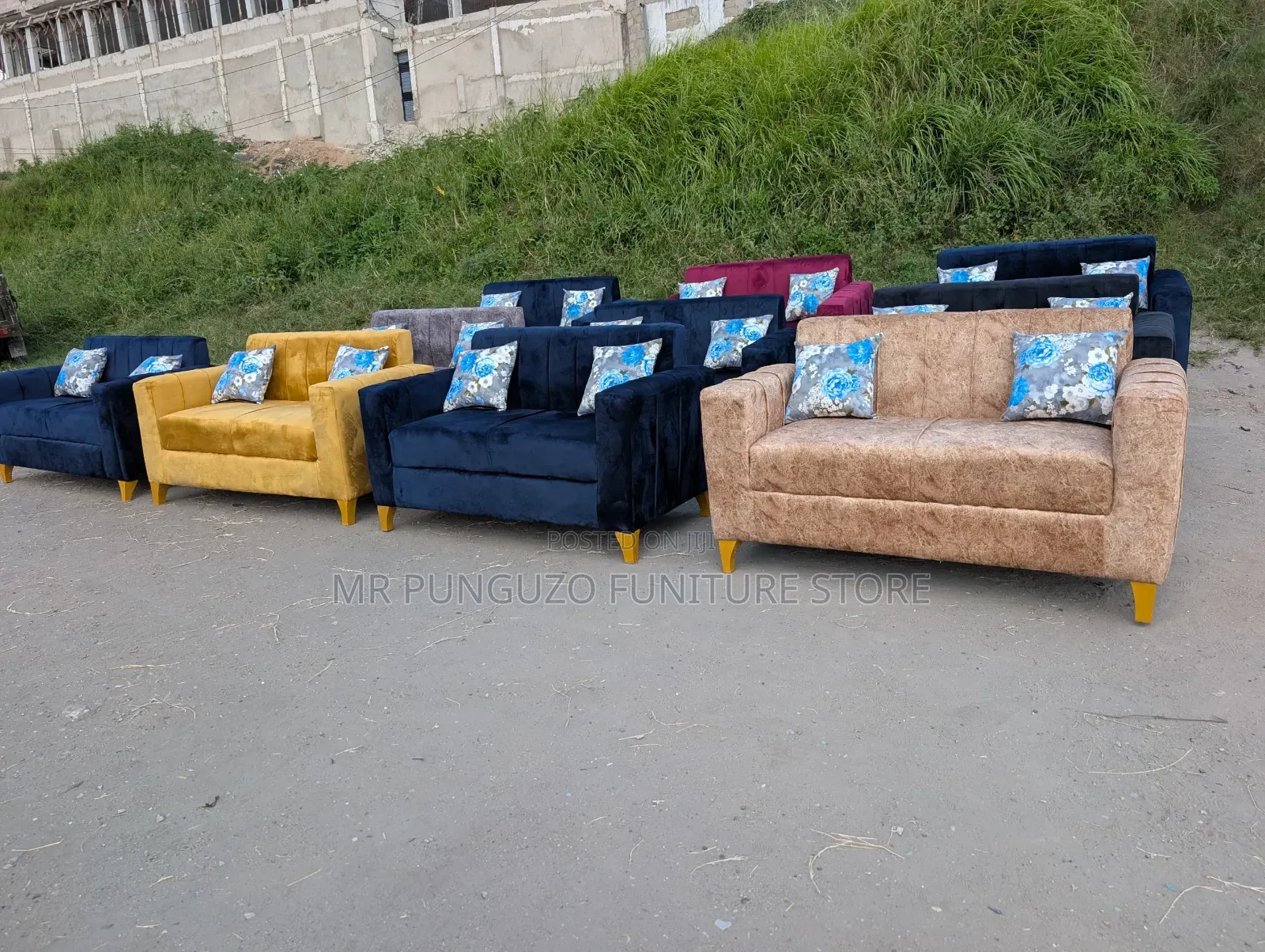 Sofa Classic Sana Watu Wawili Rangi Zote