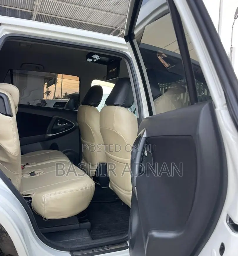 Toyota Vanguard 2011 Pearl