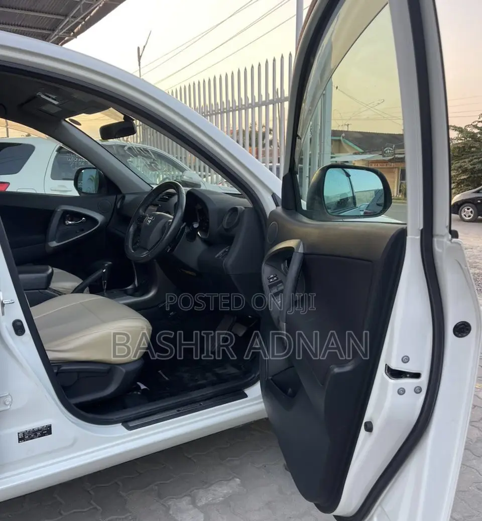 Toyota Vanguard 2011 Pearl