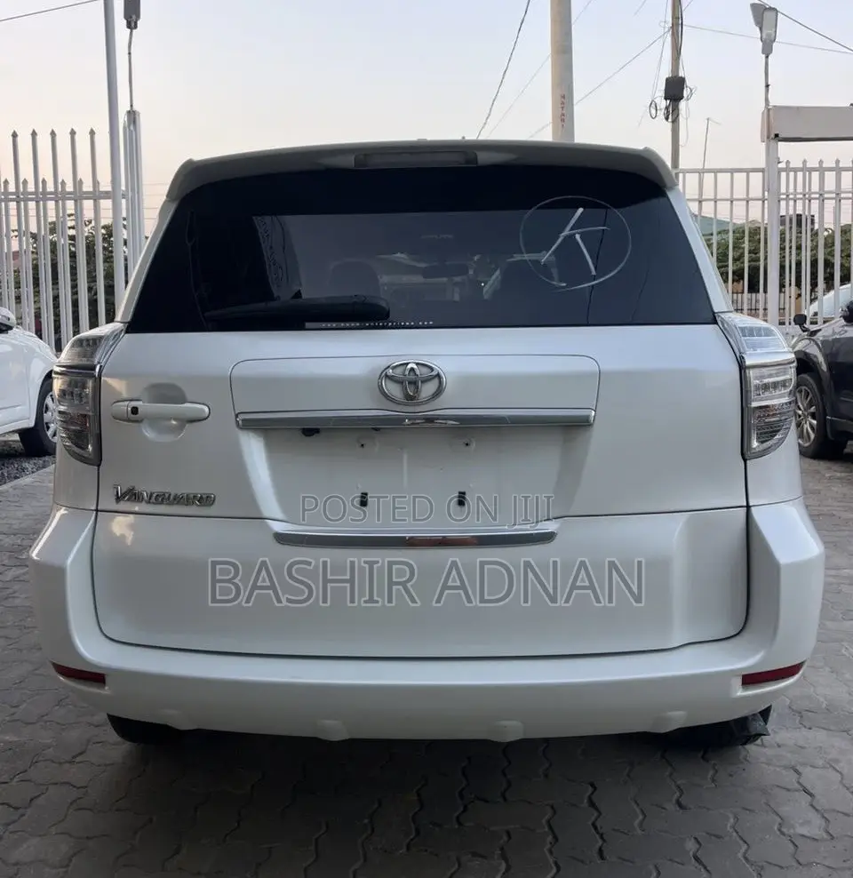 Toyota Vanguard 2011 Pearl